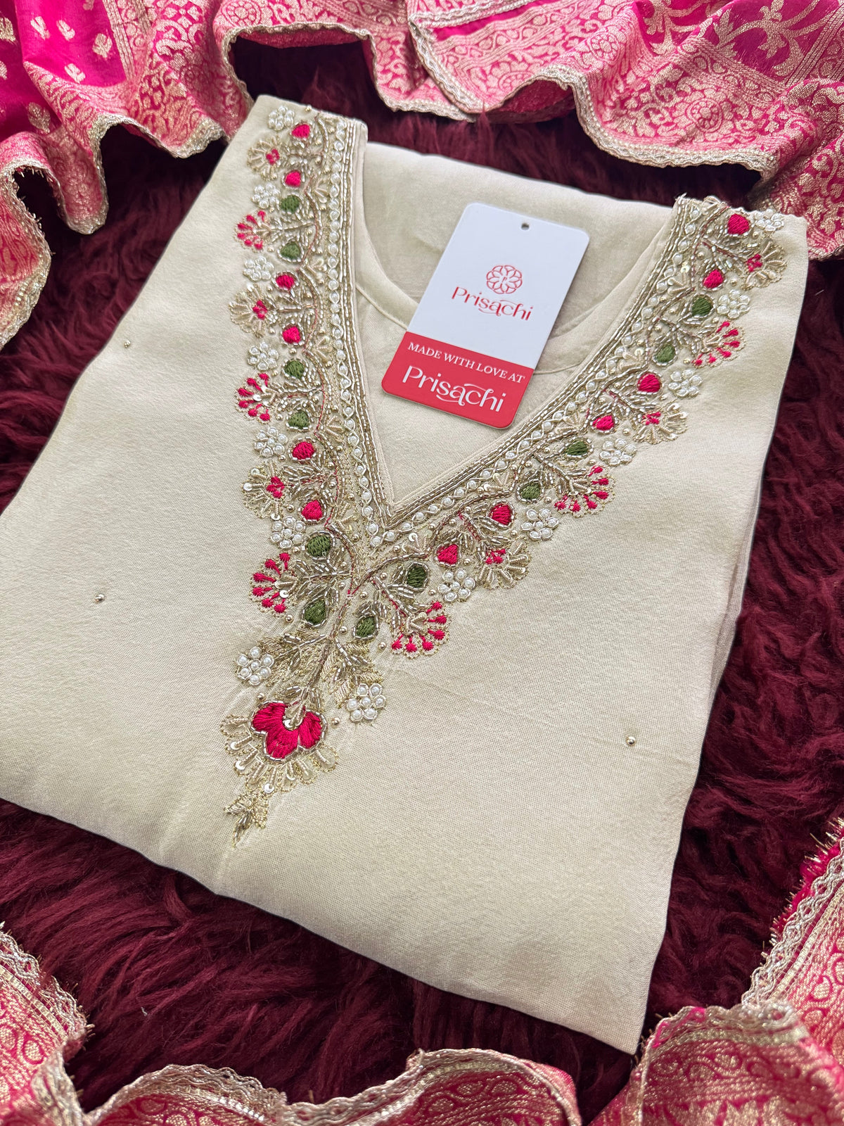 Off White Embroidered kurta set with Dupatta and Pants