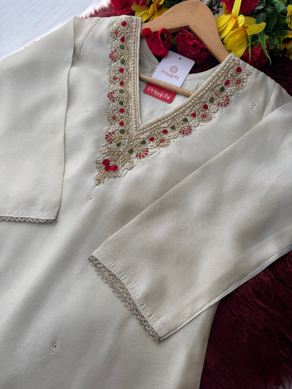 Off White Embroidered kurta set with Dupatta and Pants