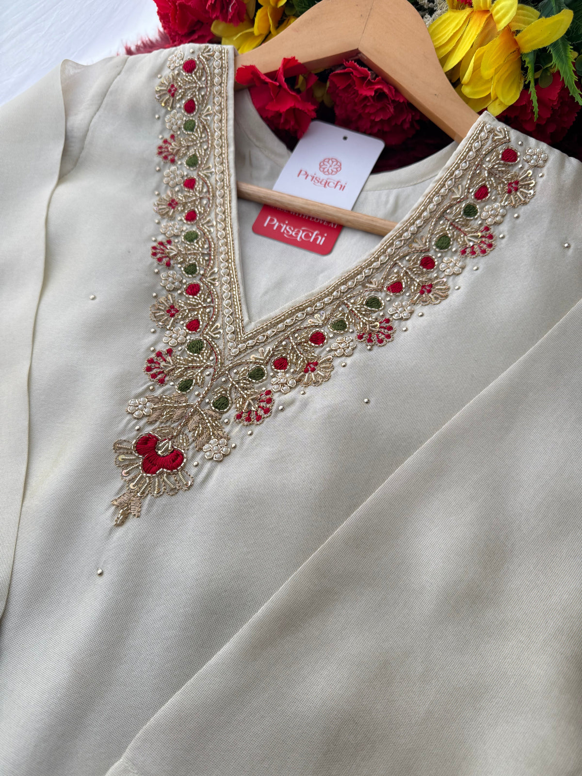 Off White Embroidered kurta set with Dupatta and Pants