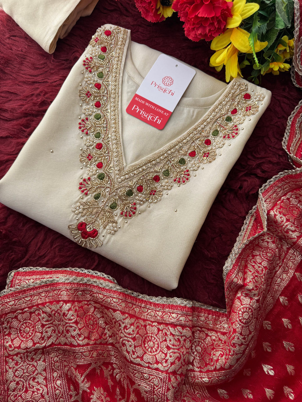 Off White Embroidered kurta set with Dupatta and Pants