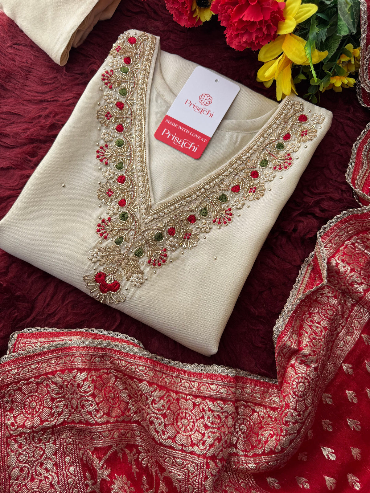 Off White Embroidered kurta set with Dupatta and Pants