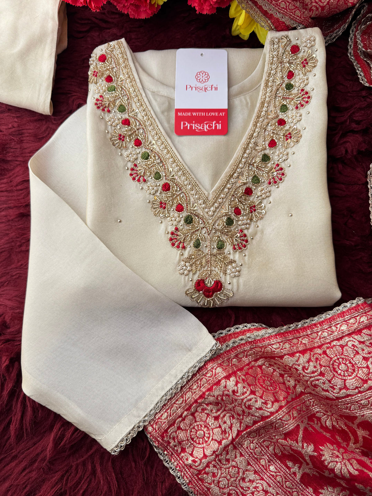 Off White Embroidered kurta set with Dupatta and Pants