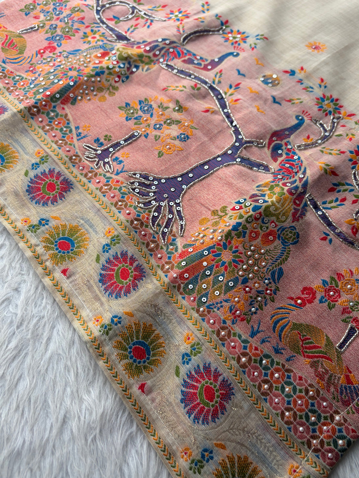 Off White Ethnic embroidered kurta set with Dupatta and Pants
