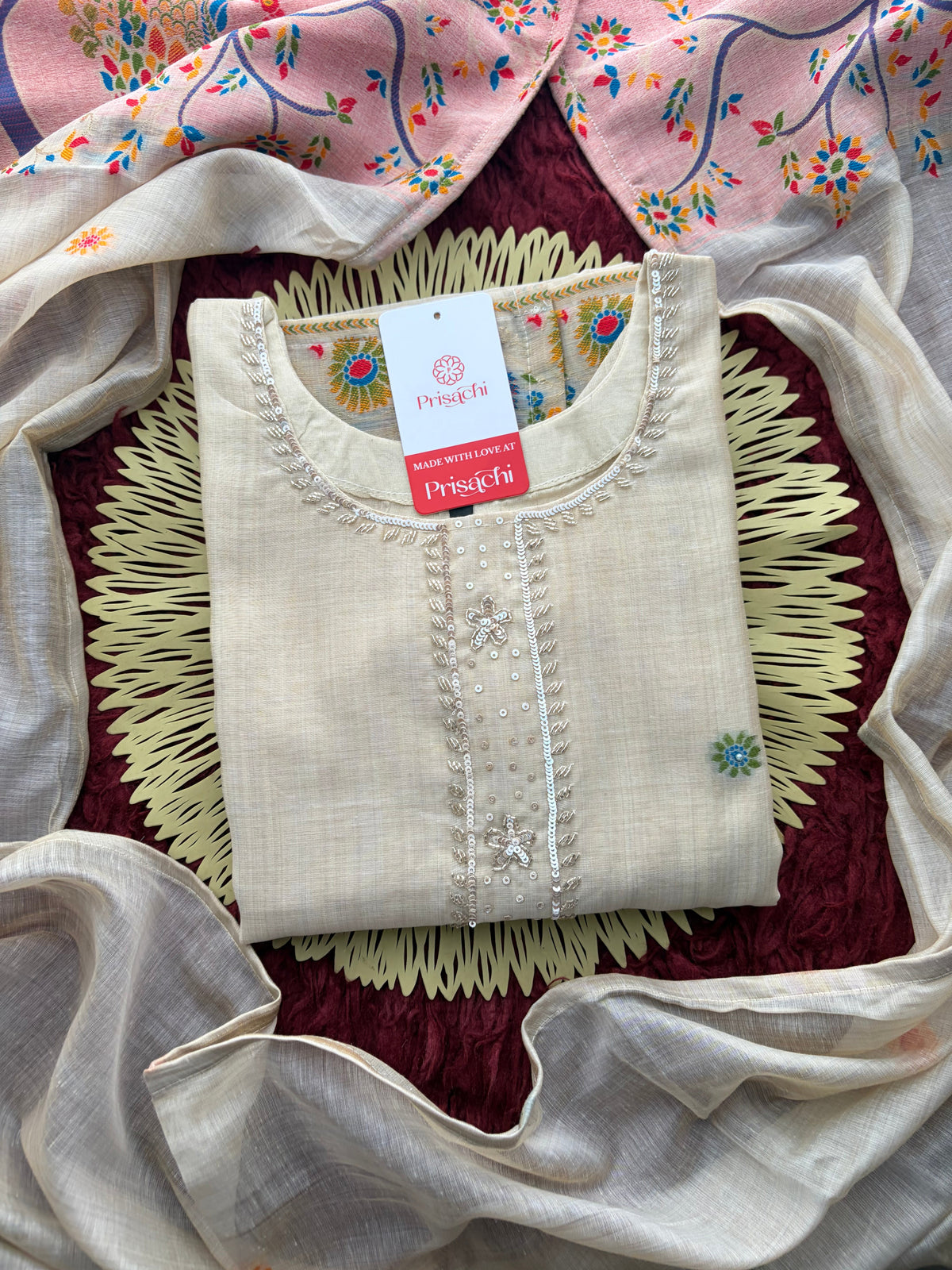 Off White Ethnic embroidered kurta set with Dupatta and Pants